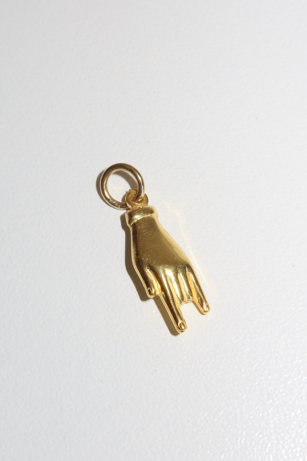 Charm Mano Iconica Gold