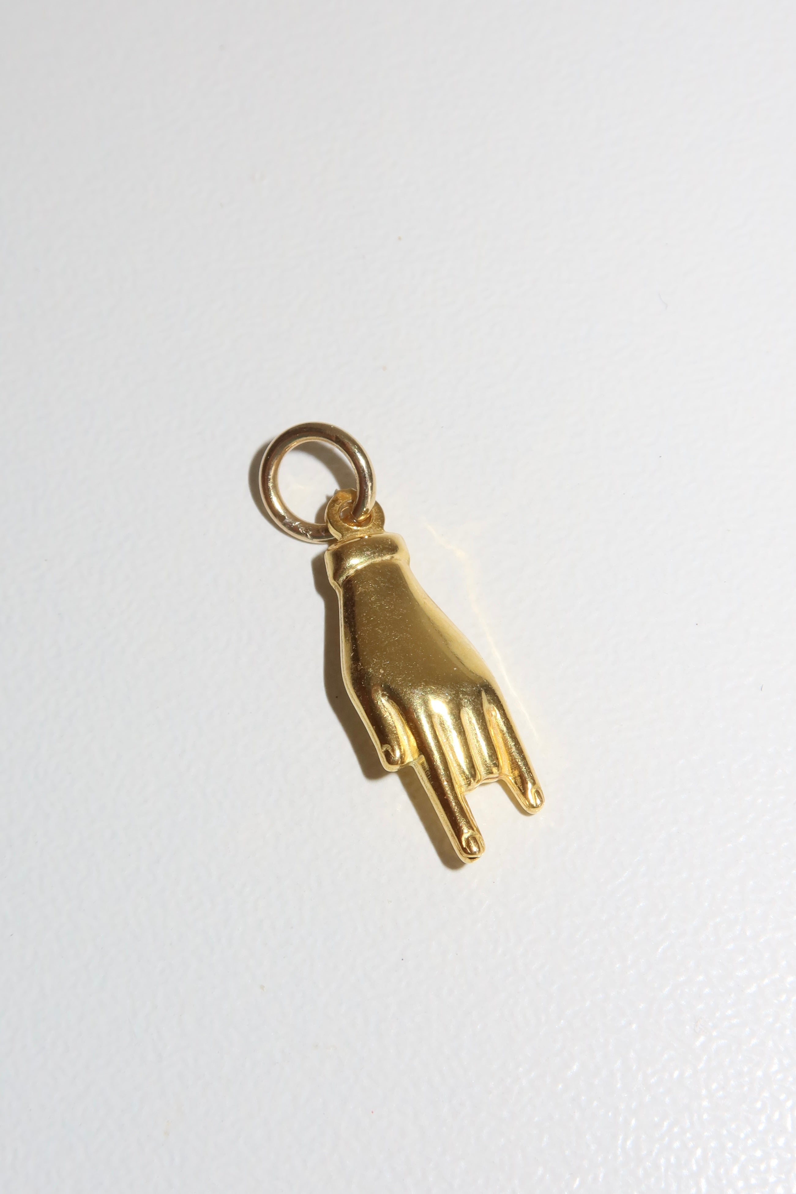 Charm Mano Iconica Gold