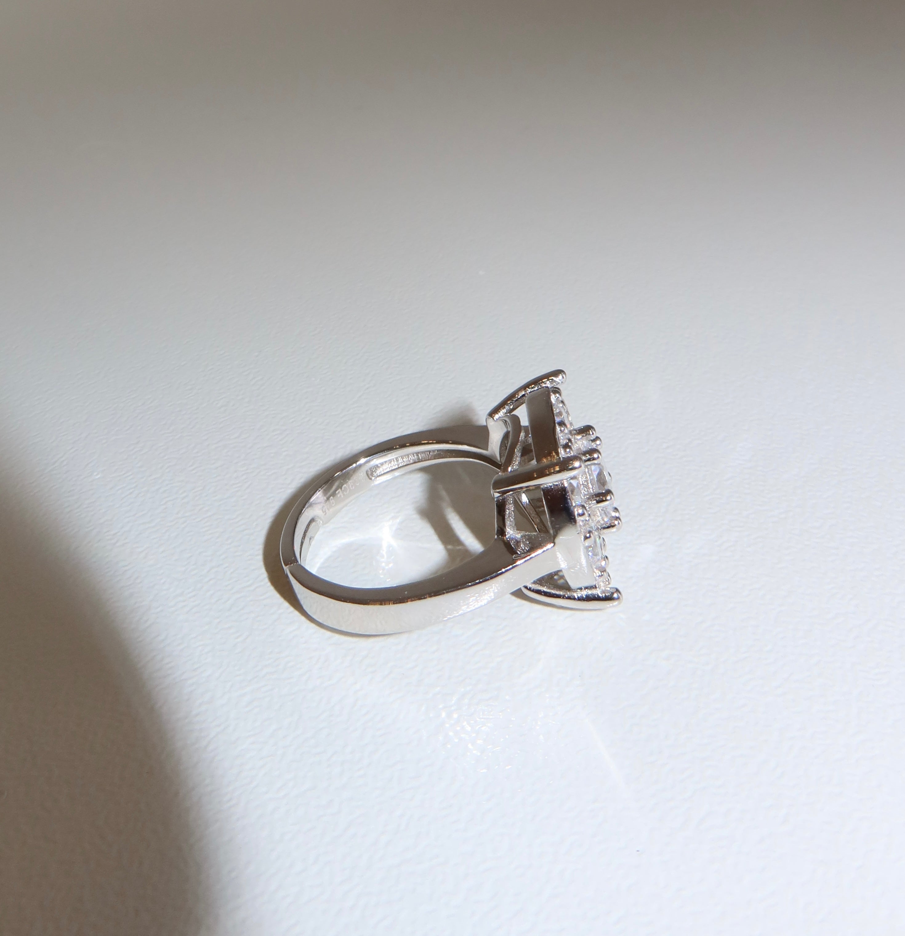 Anello Royal Cluster